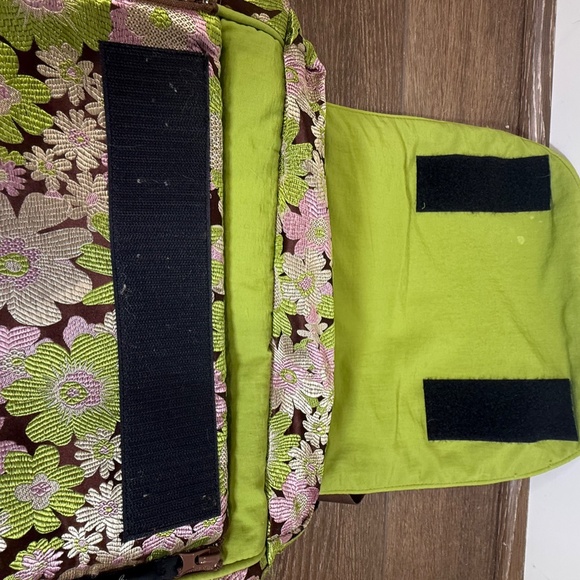 Petunia Pickle Bottom Boxy Backpack, Green Floral, Vintage, Shoulder Strap - Picture 6 of 16